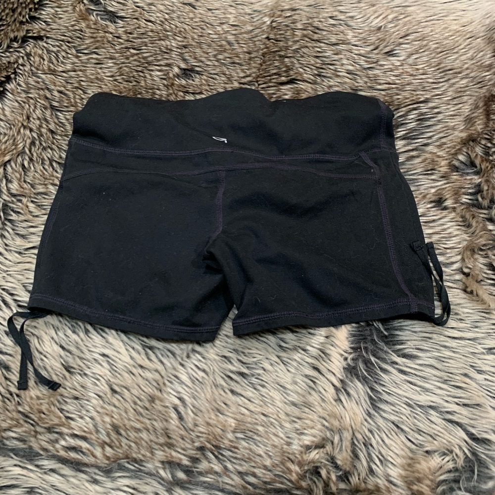 GapFit cinched side tie active short XS